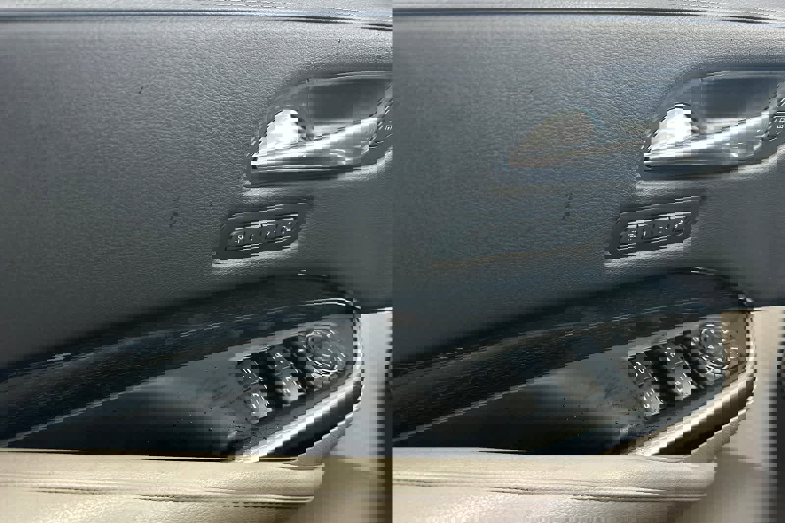 Used 2020 Cadillac XT4 Premium Luxury w/ Driver Awareness Package image 13