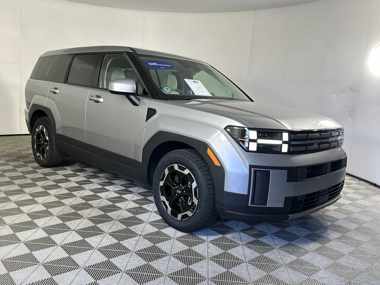 Certified 2025 Hyundai Santa Fe SE image 2