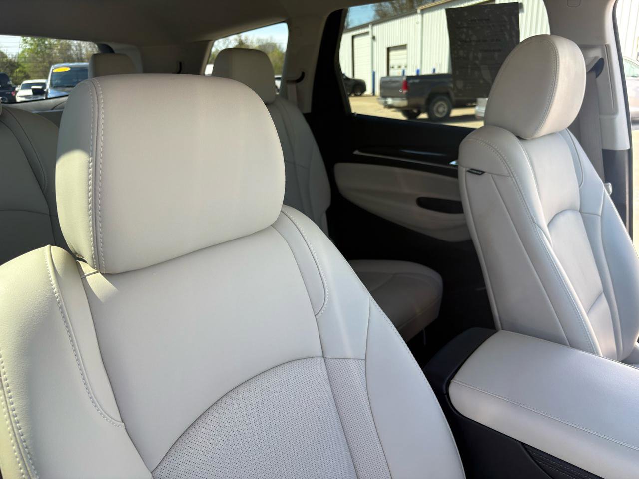 Used 2023 Buick Enclave Essence image 41