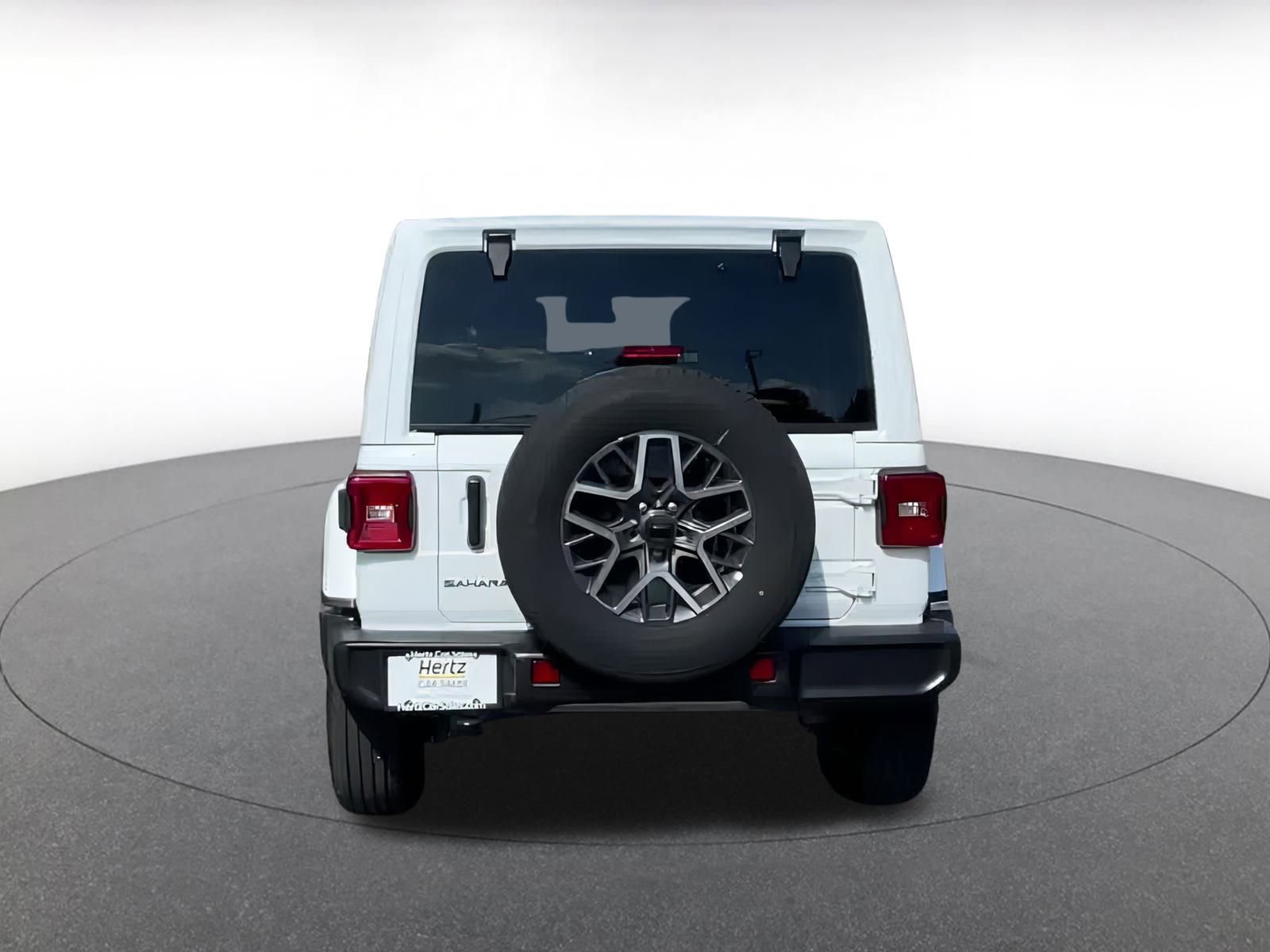 Used 2025 Jeep Wrangler Sahara image 11