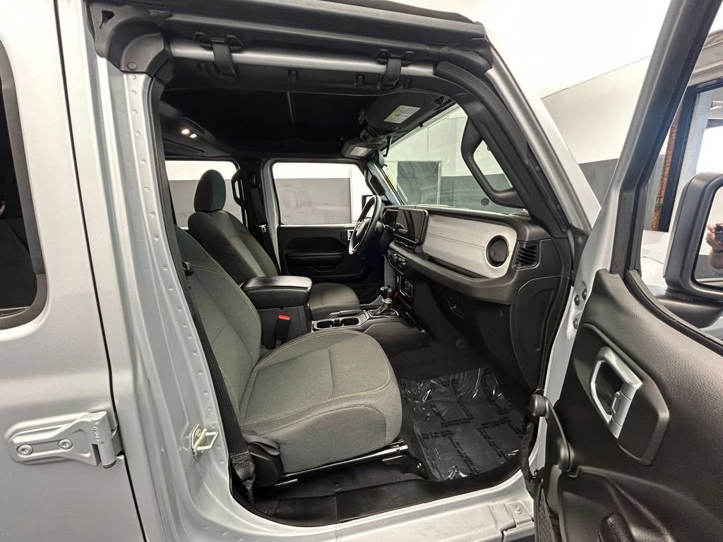 Used 2024 Jeep Wrangler Unlimited Sport AWD/4WD image 13
