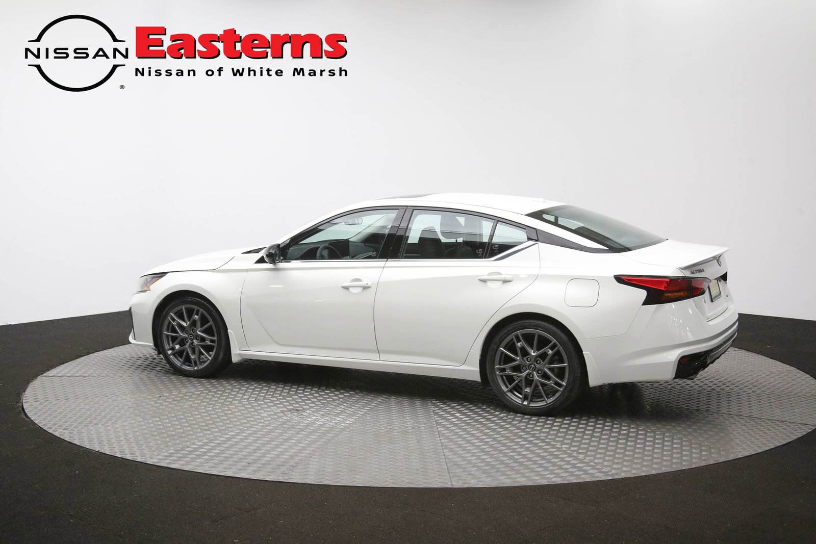 Used 2024 Nissan Altima 2.0 SR FWD image 60
