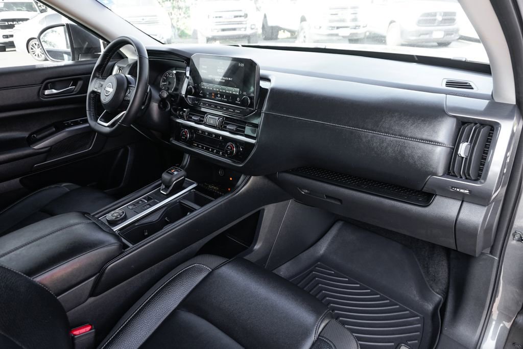 Used 2025 Nissan Pathfinder SL image 38