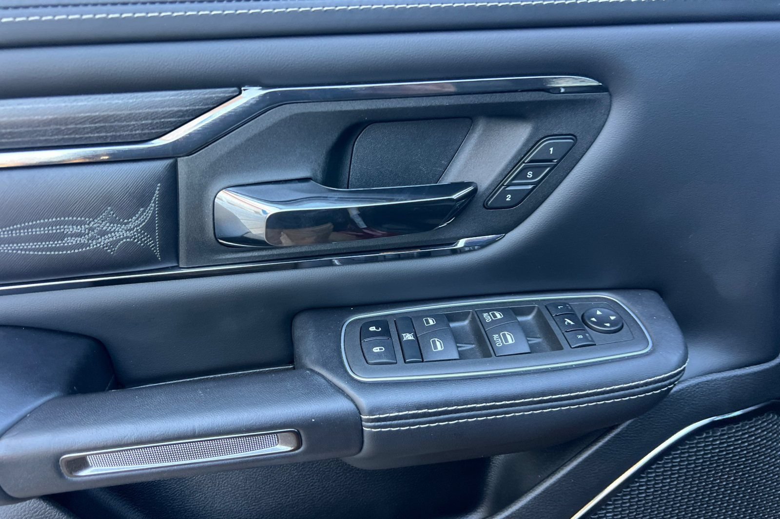 Used 2022 RAM 1500 Limited AWD/4WD image 12