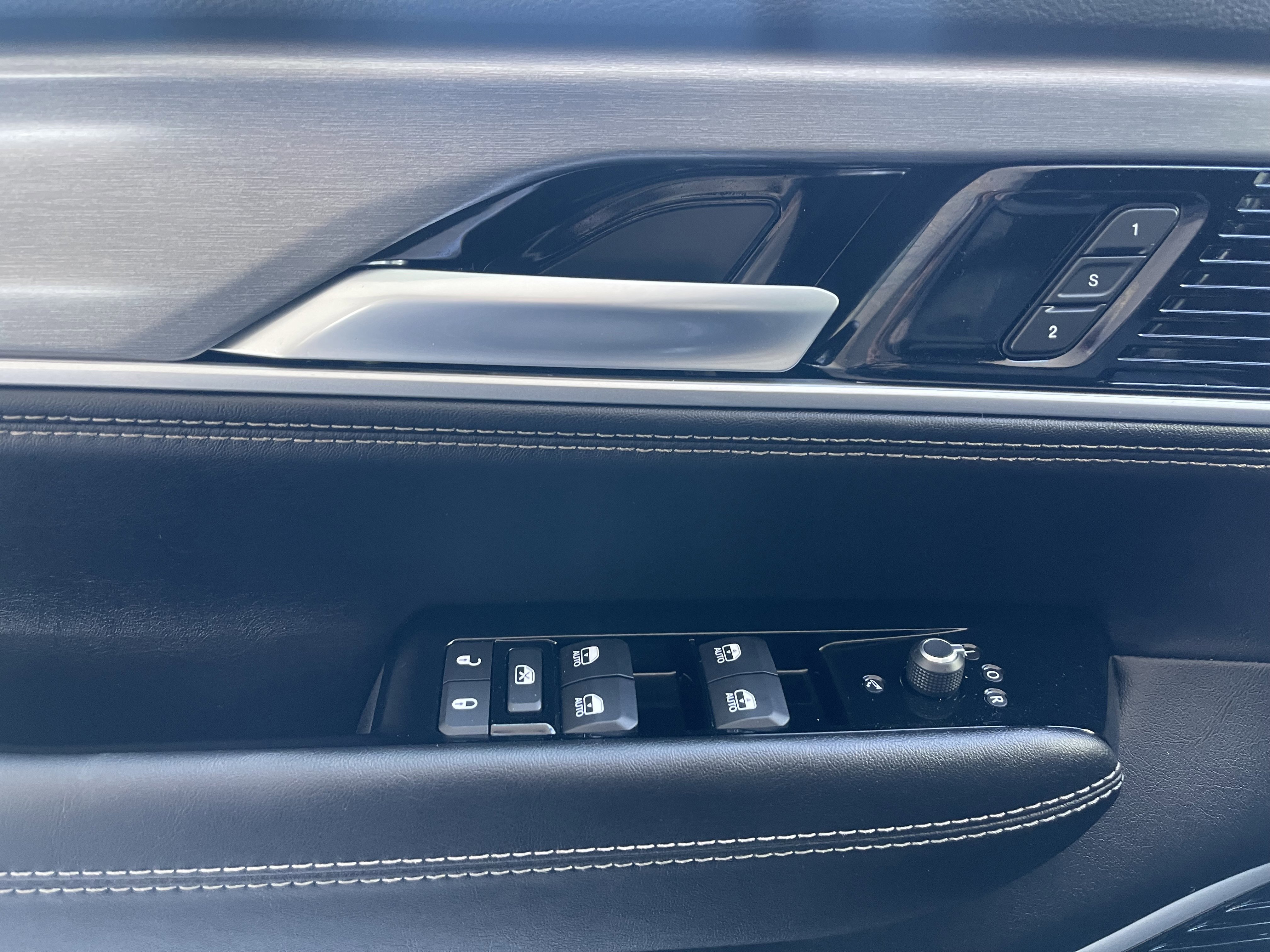 New 2026 Jeep Grand Wagoneer L Limited AWD/4WD image 16