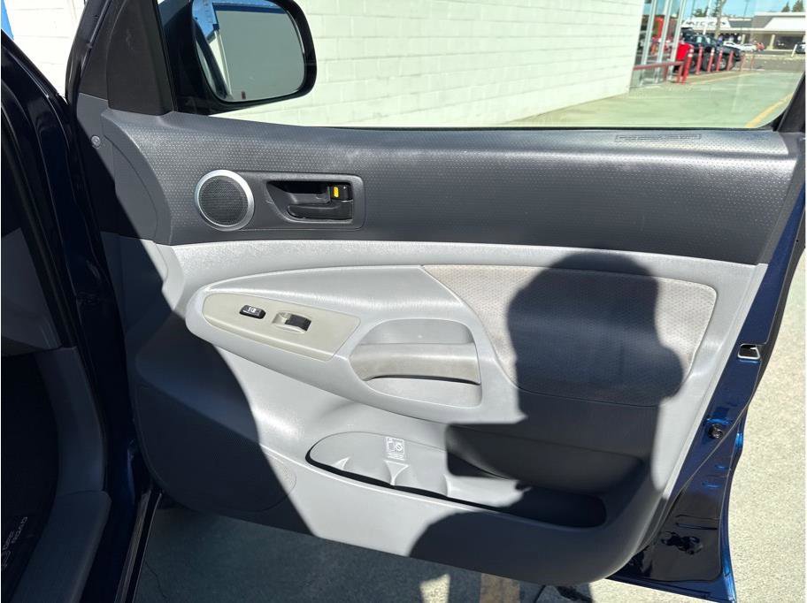 Used 2005 Toyota Tacoma w/ TRD Off-Road Package image 21