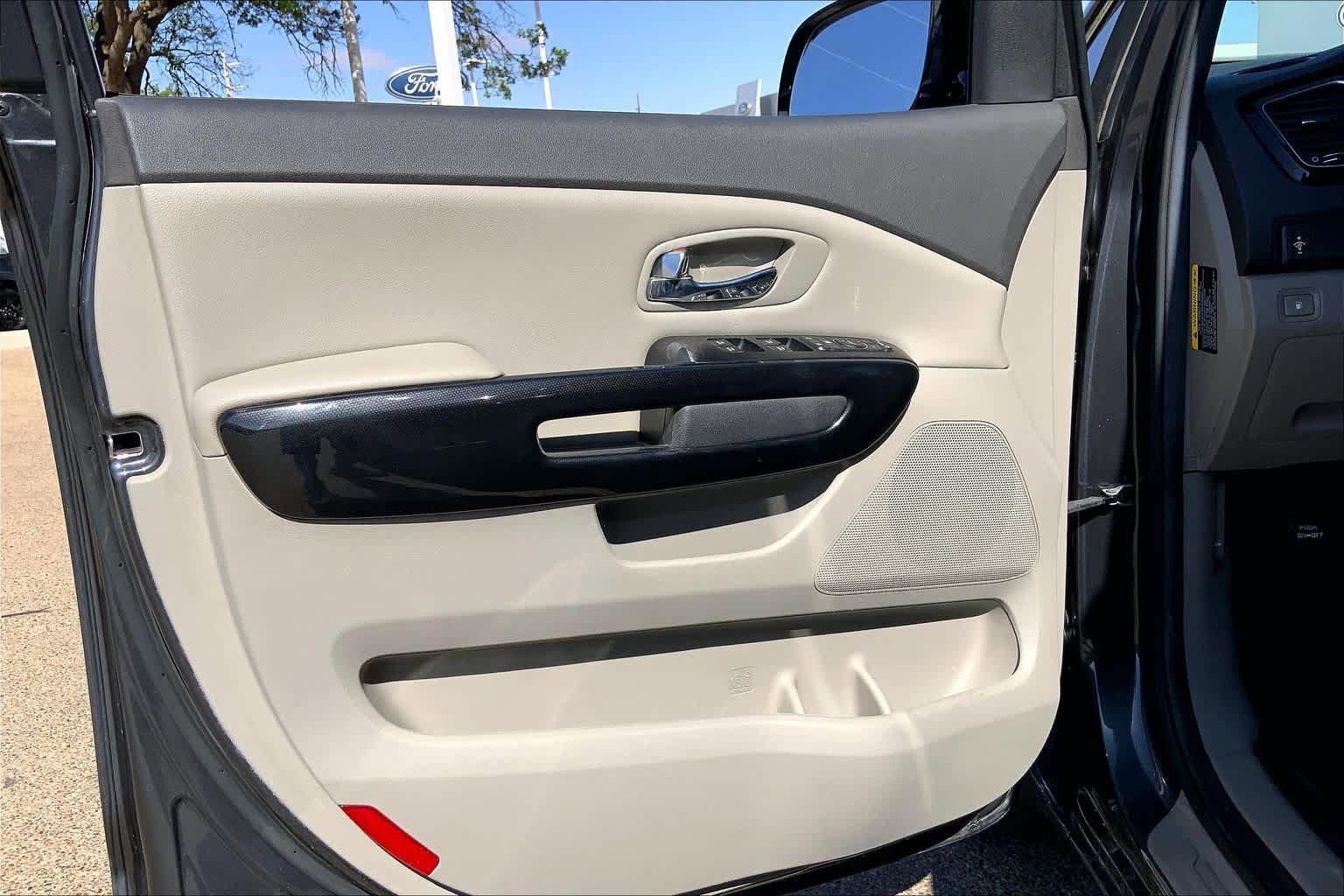 Used 2017 Kia Sedona EX FWD image 22