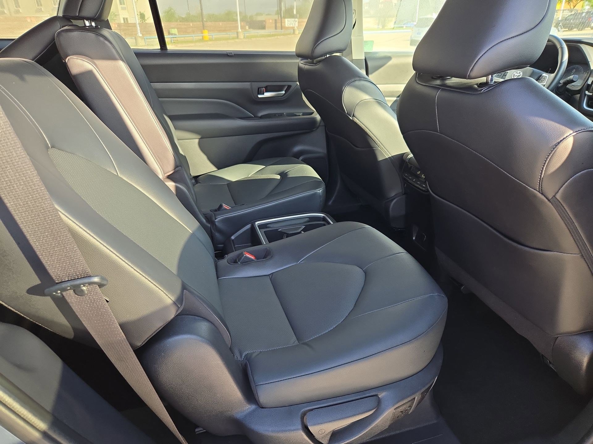 Used 2025 Toyota Grand Highlander FWD image 30