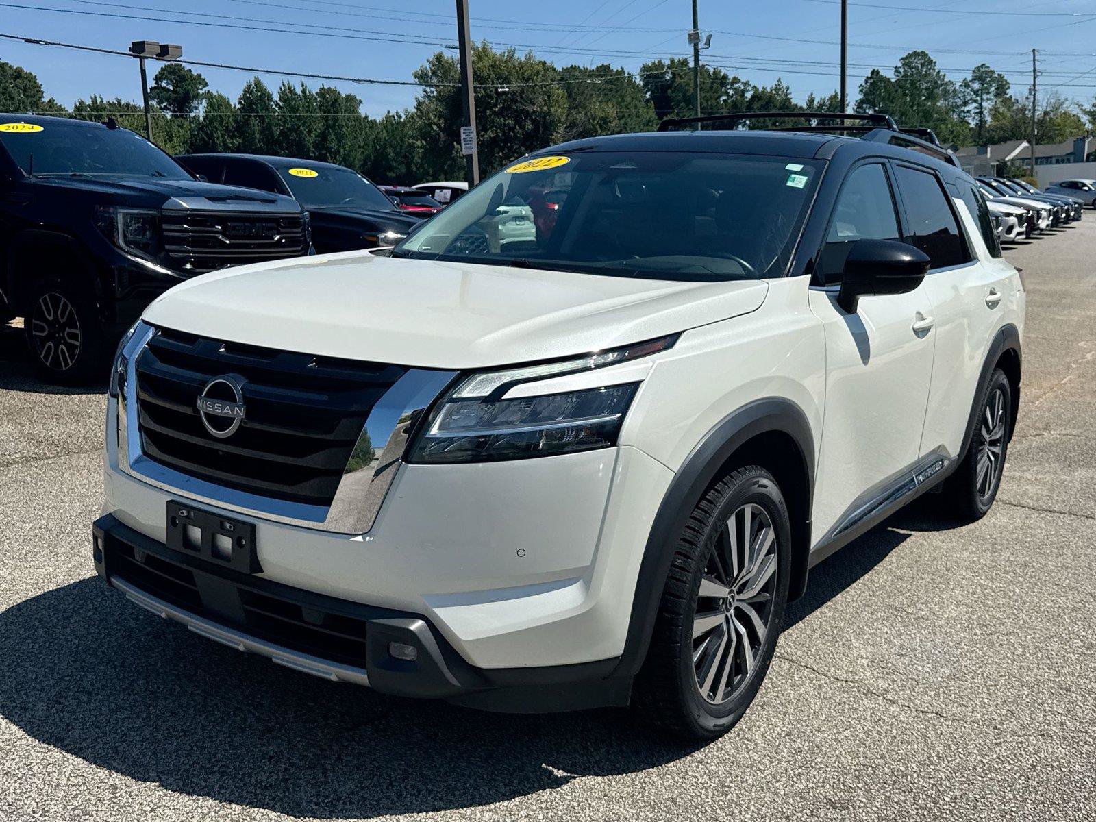 Used 2022 Nissan Pathfinder Platinum w/ Cargo Package AWD/4WD image 22