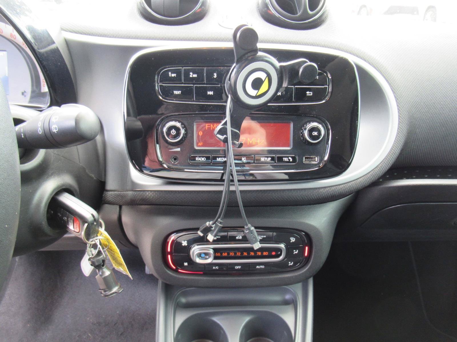 Used 2016 smart fortwo Prime RWD image 22