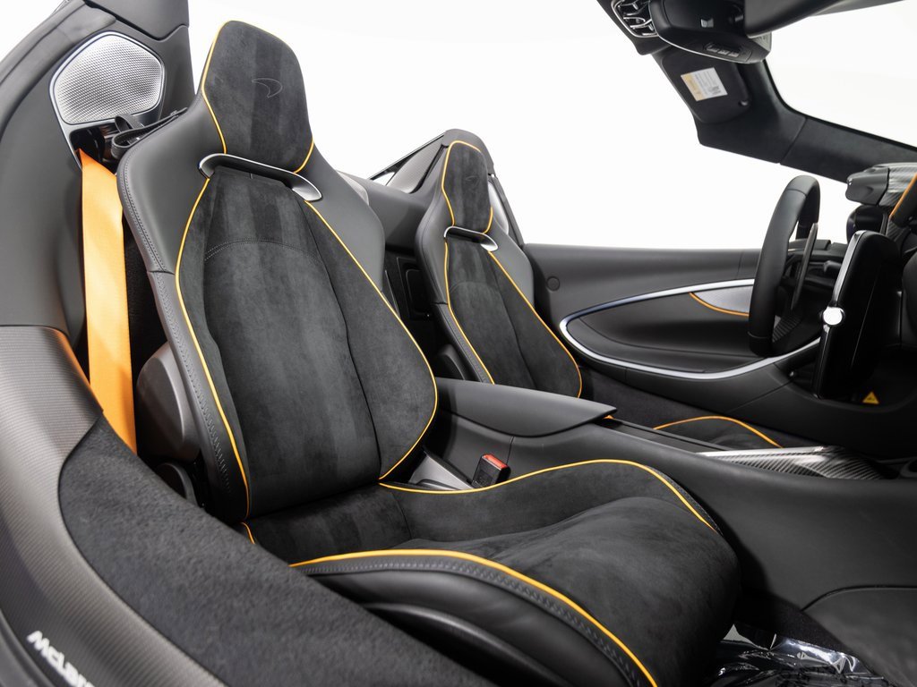 Used 2025 McLaren Artura Spider image 42