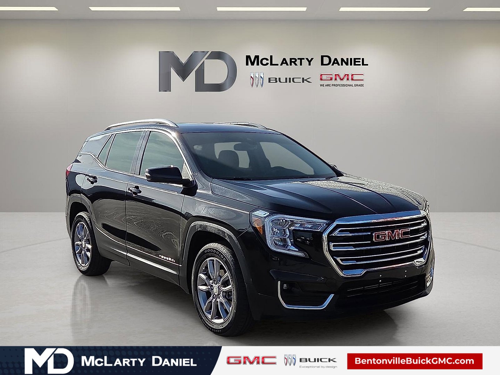 Used 2022 GMC Terrain SLT image 1