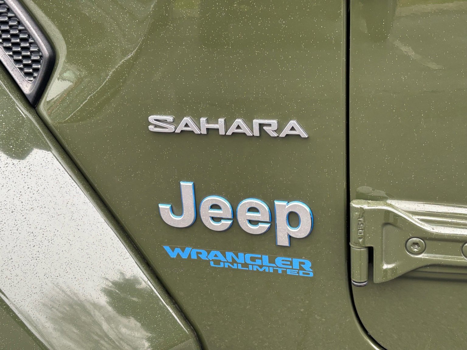 Used 2022 Jeep Wrangler Unlimited Sahara w/ Cold Weather Group image 12