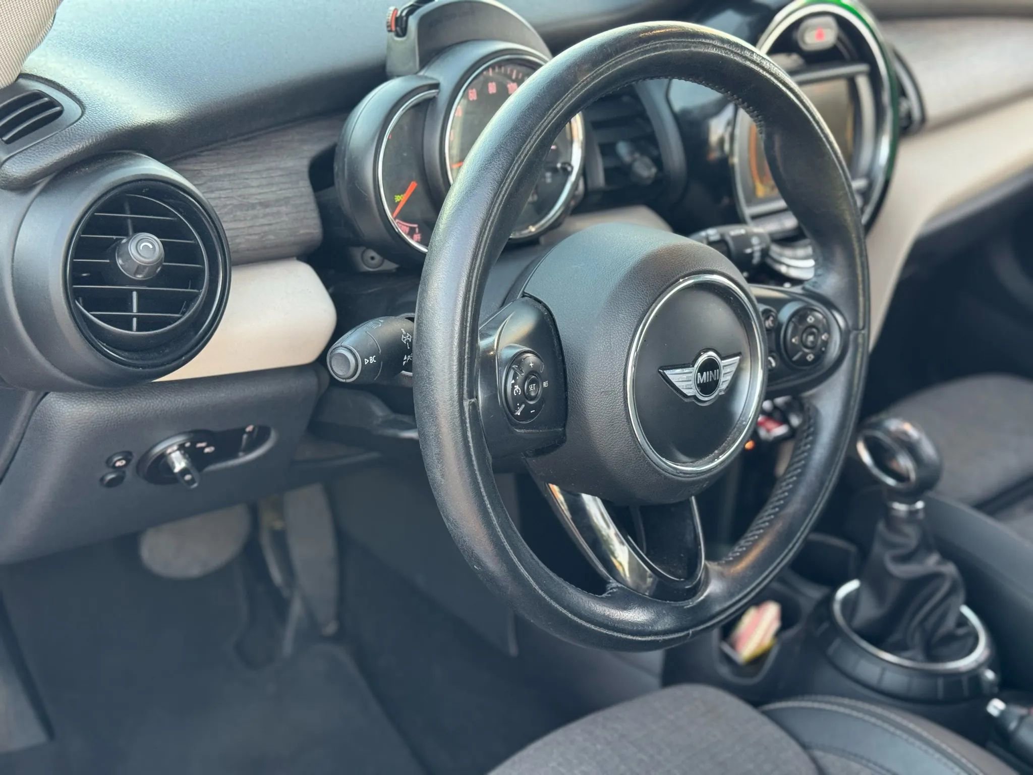 Used 2015 MINI Cooper S image 21