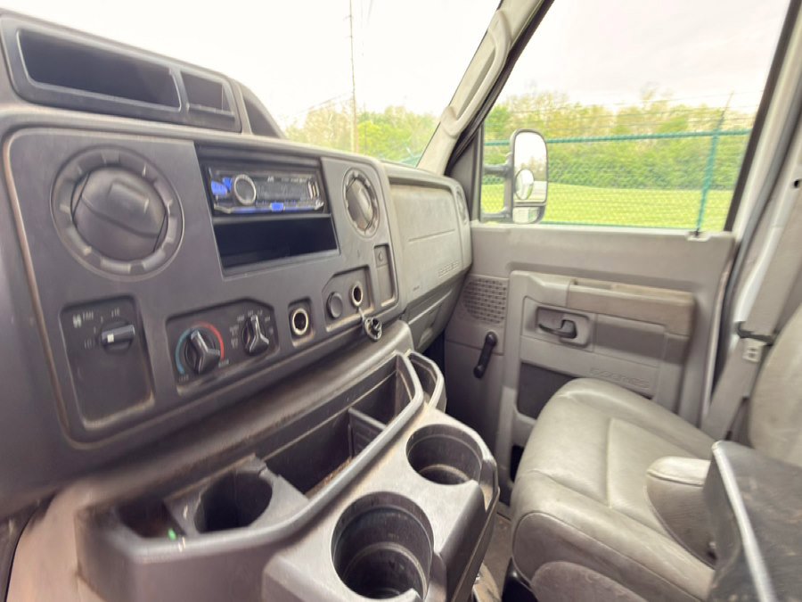 Used 2011 Ford E-350 and Econoline 350 Super Duty RWD image 18