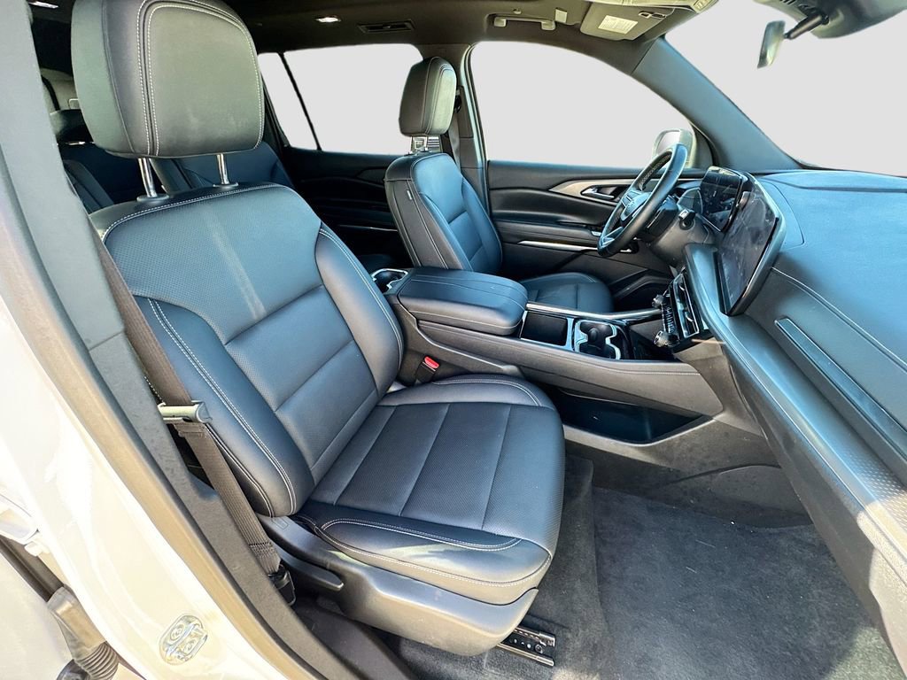 Used 2025 Chevrolet Traverse LT w/ Sun and Wheel Package image 28
