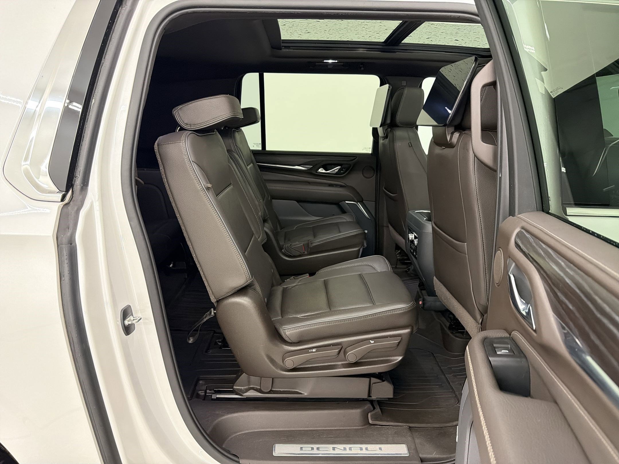 Used 2021 GMC Yukon XL Denali w/ Denali Ultimate Package RWD image 29
