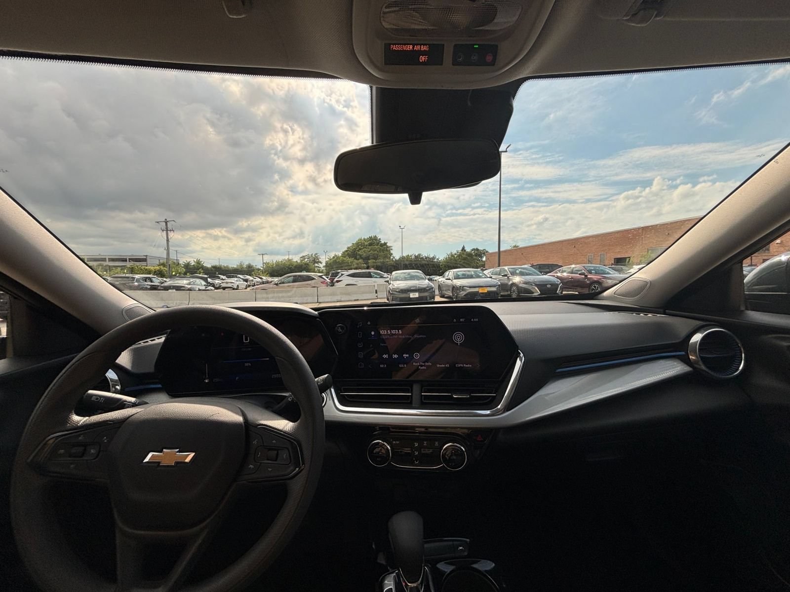 Used 2025 Chevrolet Trax LT FWD image 32