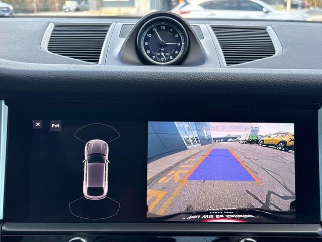 Used 2022 Porsche Macan Base image 23