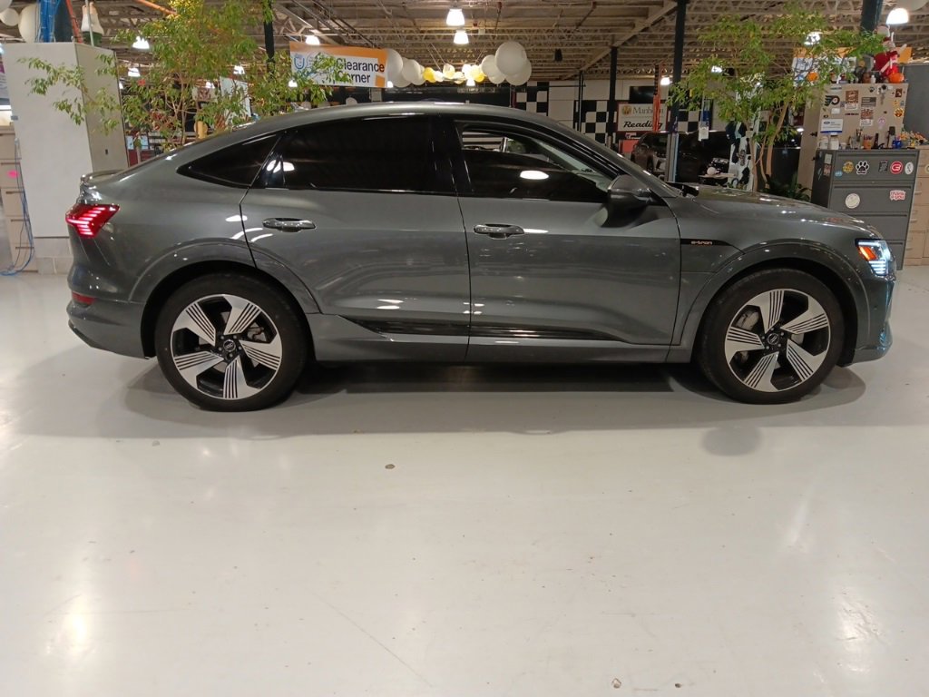 Used 2021 Audi e-tron Prestige w/ Prestige Package image 5