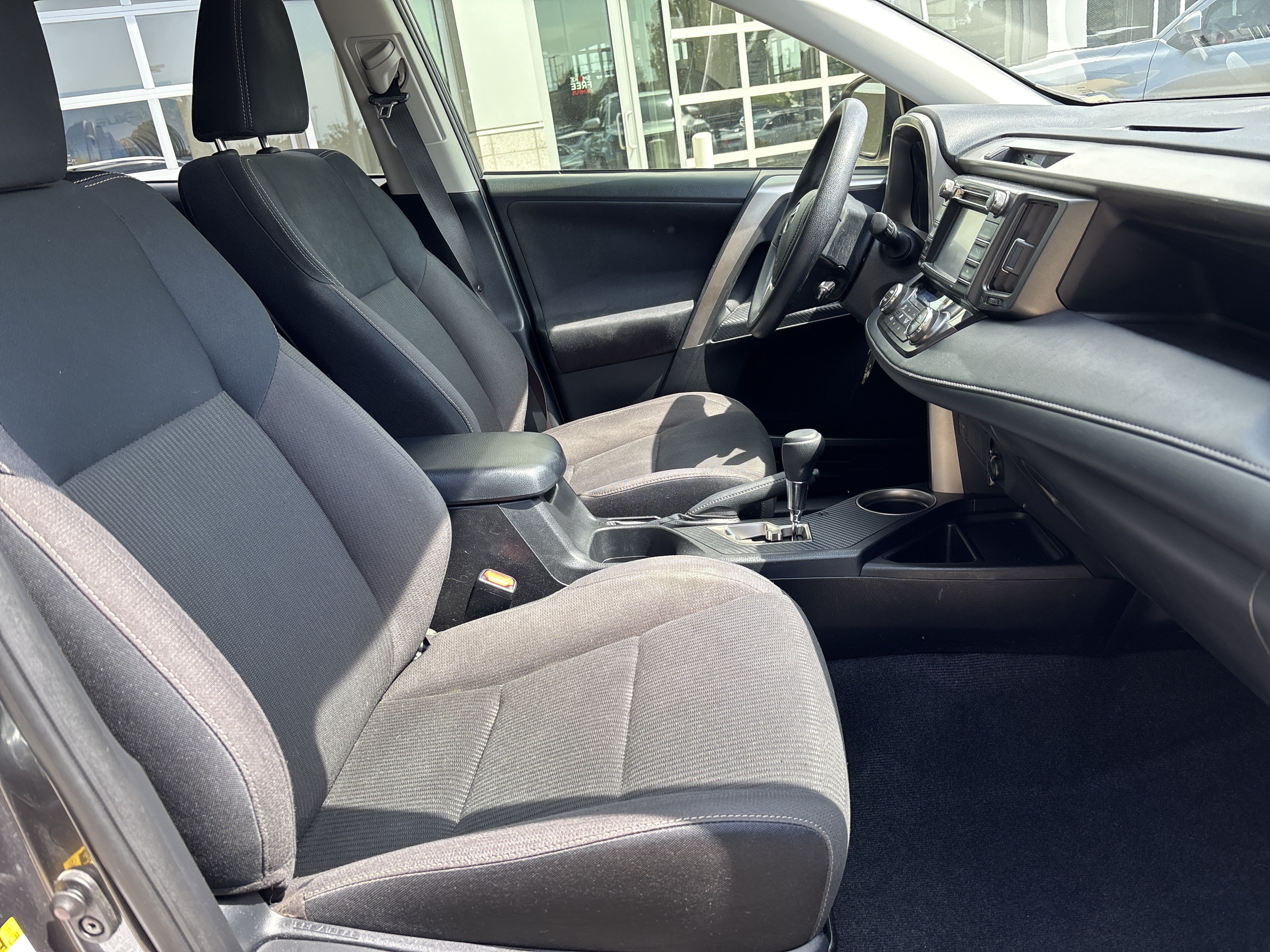 Used 2015 Toyota RAV4 XLE FWD image 28