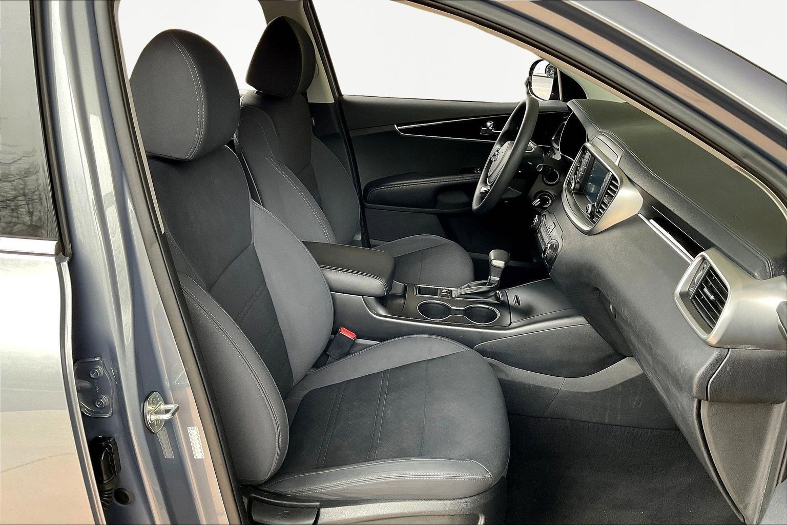 Used 2020 Kia Sorento LX image 30