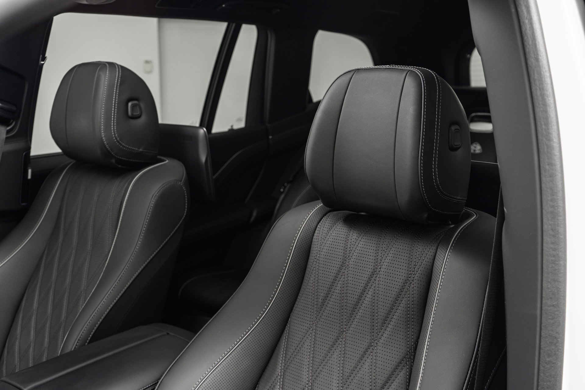 Used 2024 Mercedes-Benz Maybach GLS 600 4MATIC image 28