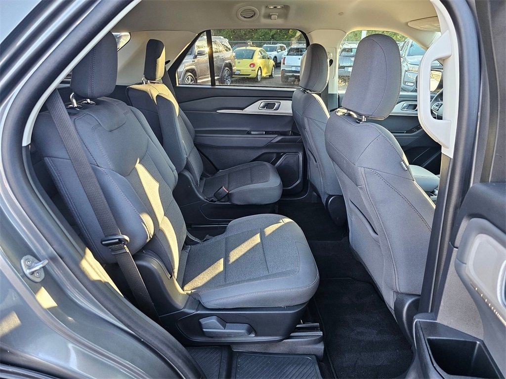 Used 2025 Ford Explorer Active image 28