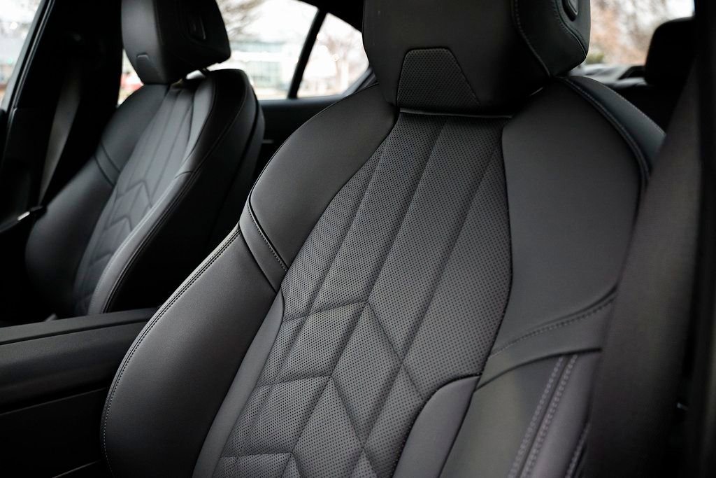 Certified 2025 BMW i5 xDrive40 w/ Premium Package image 24