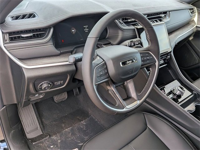 New 2025 Jeep Grand Cherokee Limited w/ Black Appearance Package image 11