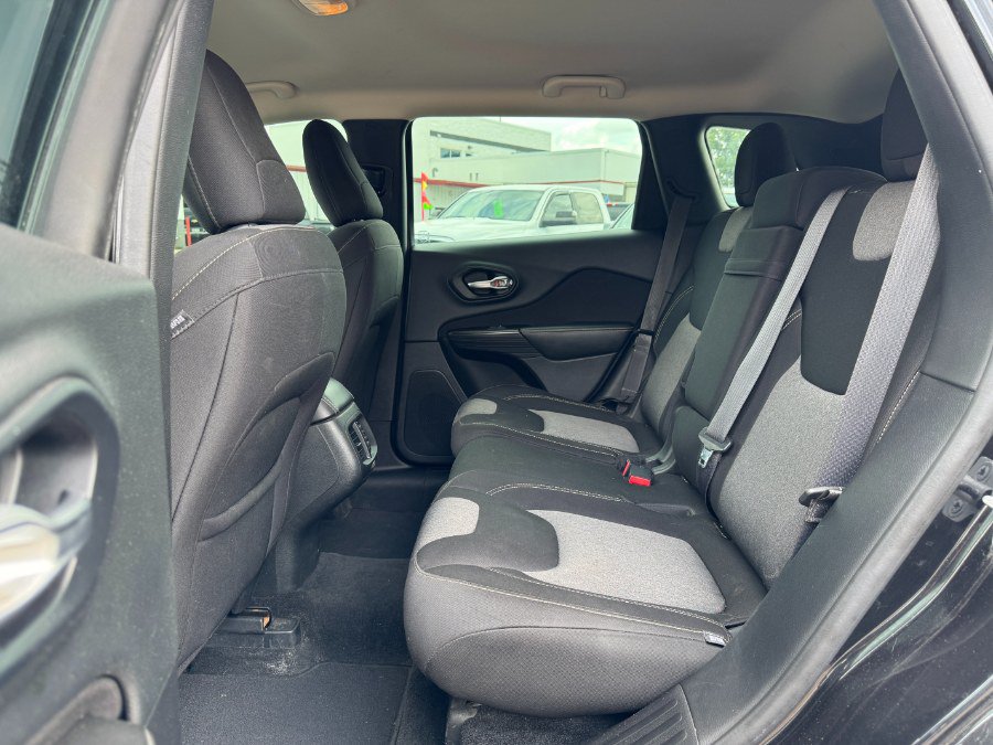 Used 2014 Jeep Cherokee Sport FWD image 16