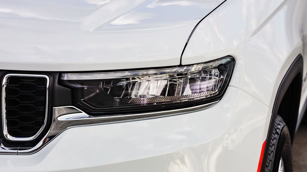 New 2025 Jeep Grand Cherokee Laredo X w/ Luxury Tech Group I image 5