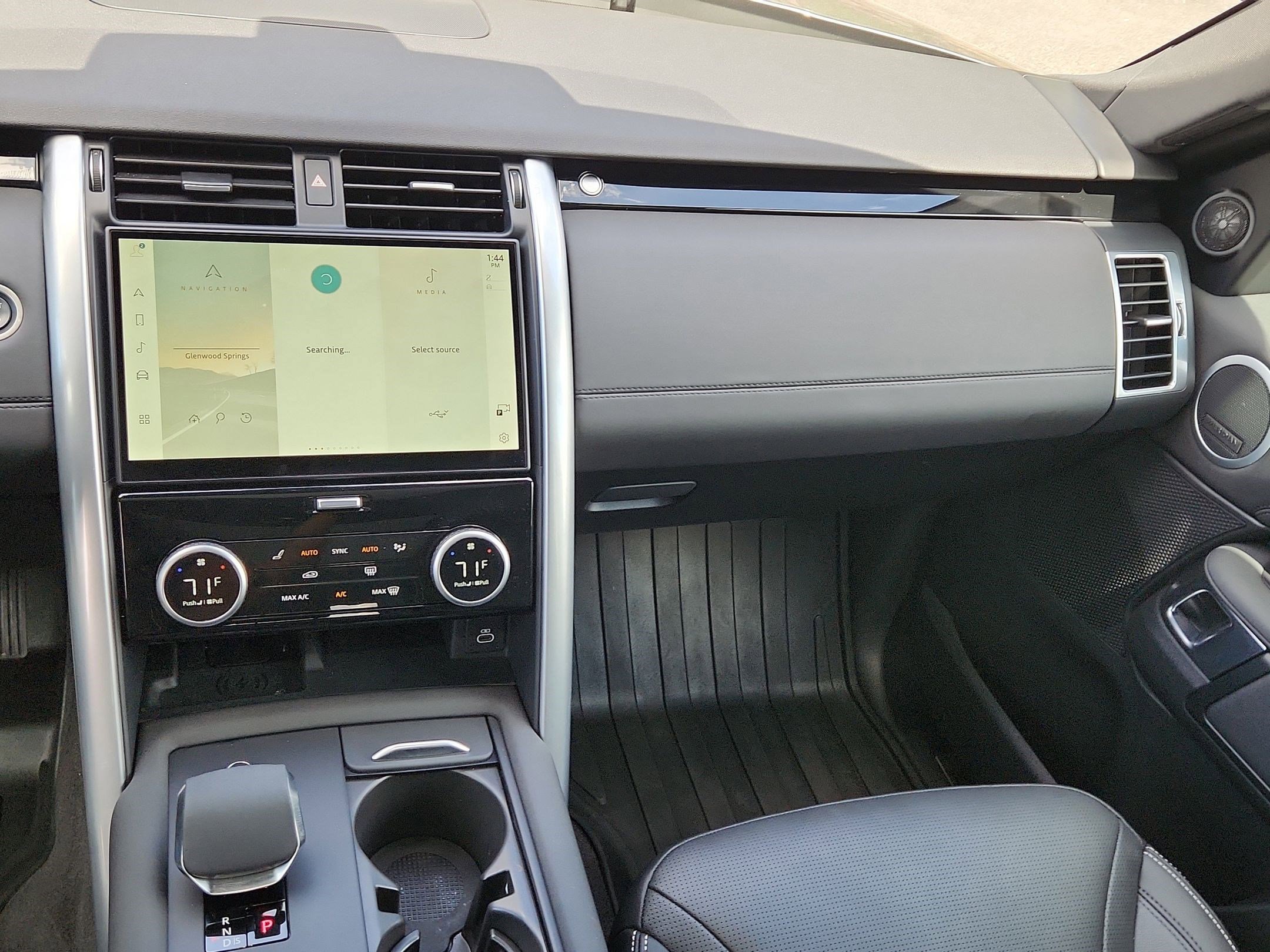 Certified 2025 Land Rover Discovery S image 24