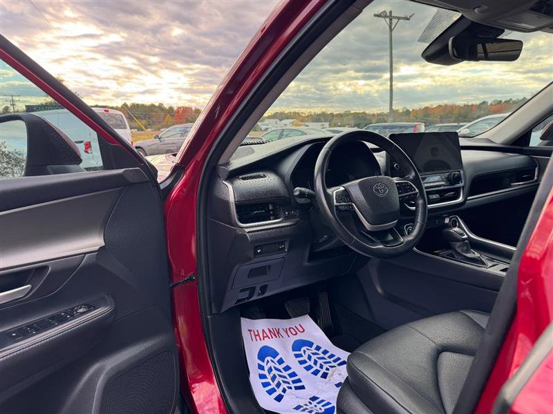 Used 2024 Toyota Grand Highlander XLE image 32