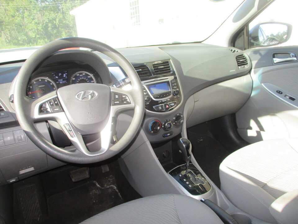 Used 2012 Hyundai Accent GLS w/ Premium Pkg 3 FWD image 7