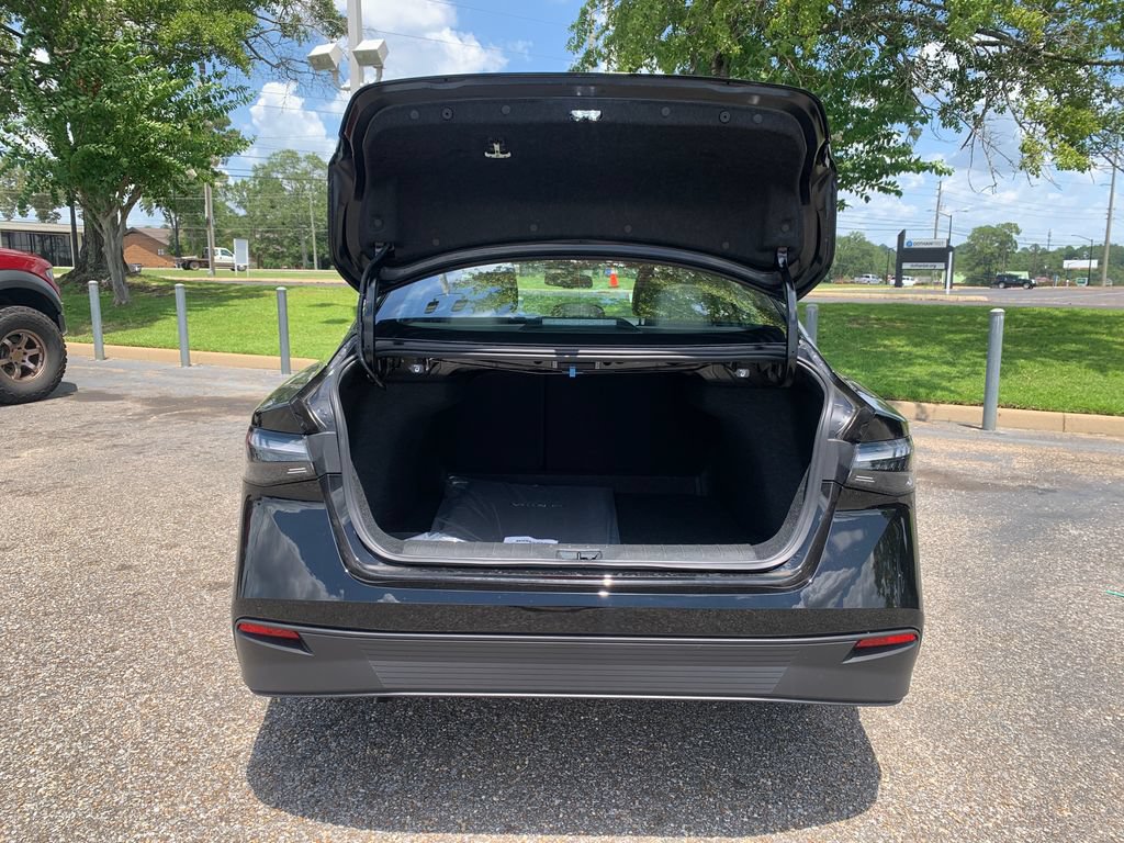 New 2026 Nissan Sentra SV w/ SV Convenience Package FWD image 5