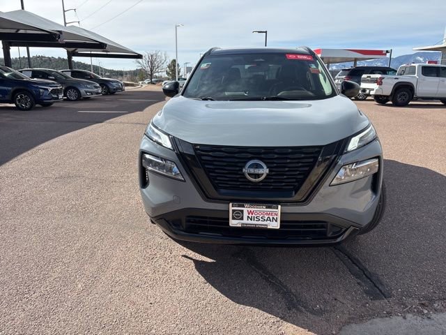 Used 2023 Nissan Rogue SV w/ SV Premium B Package image 2