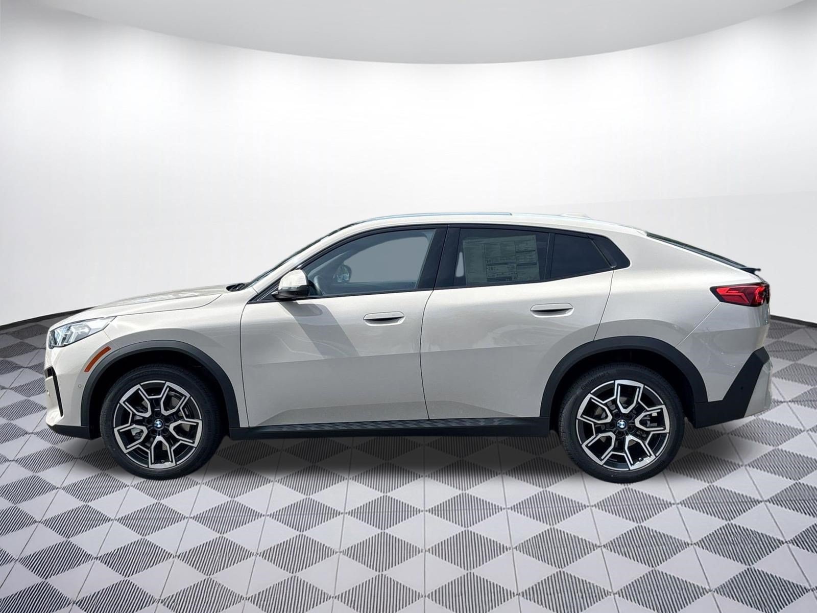 New 2026 BMW X2 xDrive28i w/ Technology Package AWD/4WD image 2