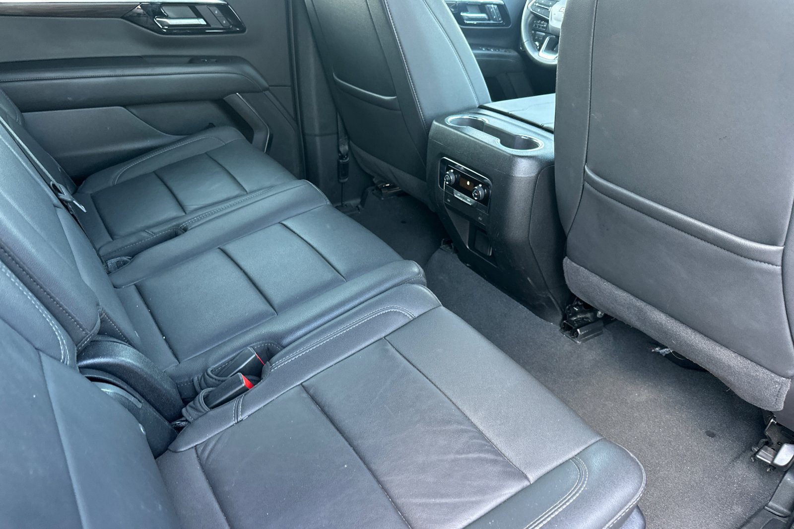 Used 2025 Chevrolet Suburban Z71 AWD/4WD image 19