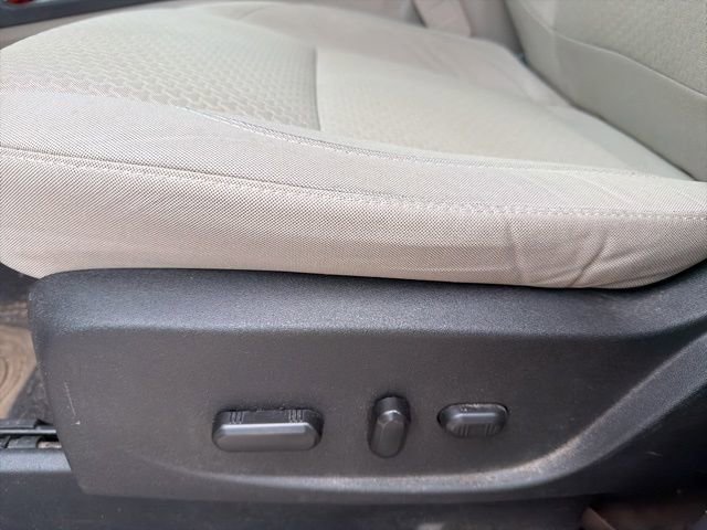 Used 2017 Ford Escape SE w/ Equipment Group 201A FWD image 11