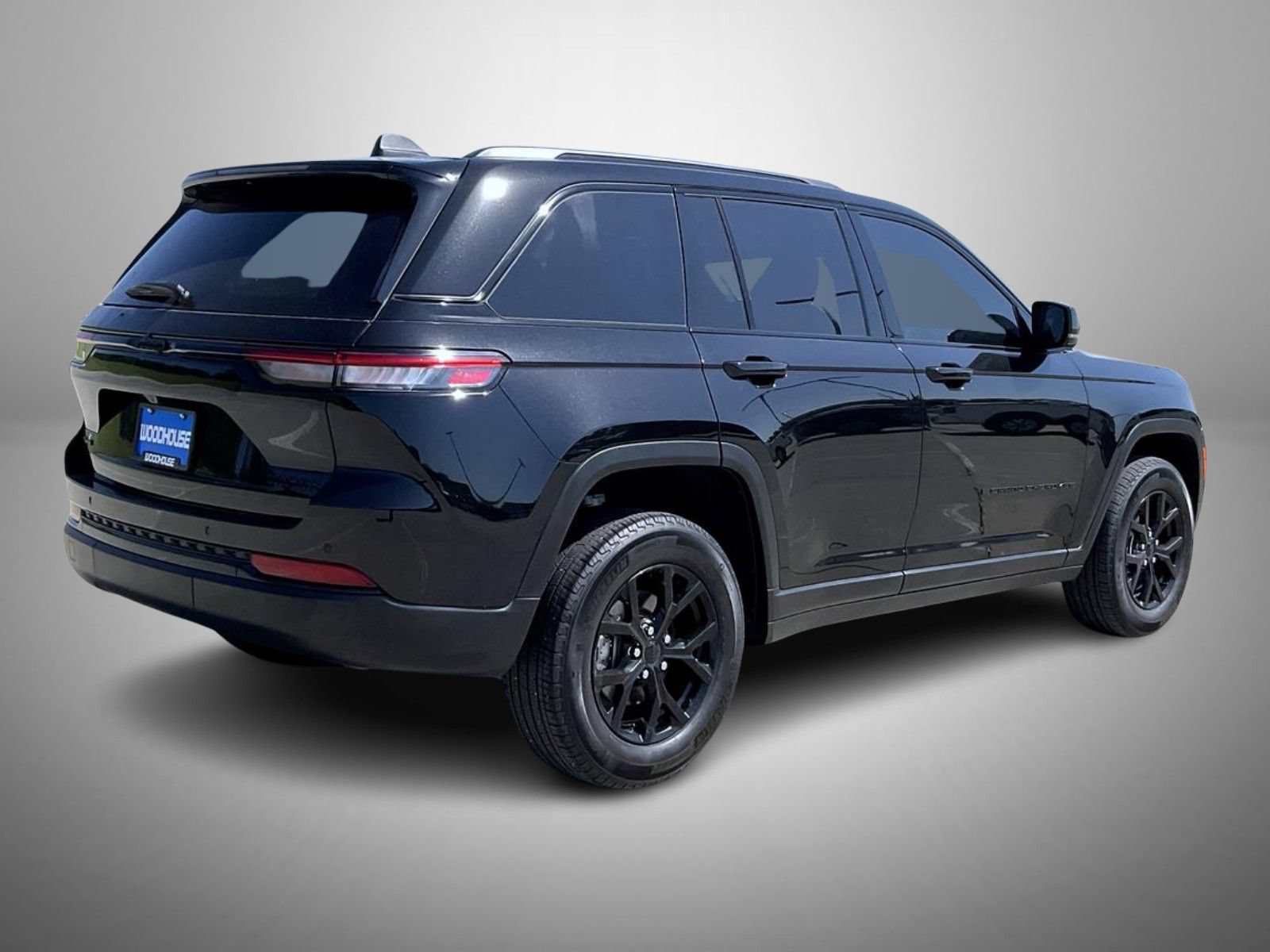 Used 2024 Jeep Grand Cherokee Altitude AWD/4WD image 5