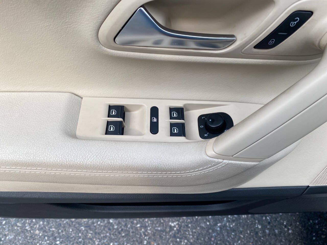 Used 2010 Volkswagen CC Sport FWD image 12