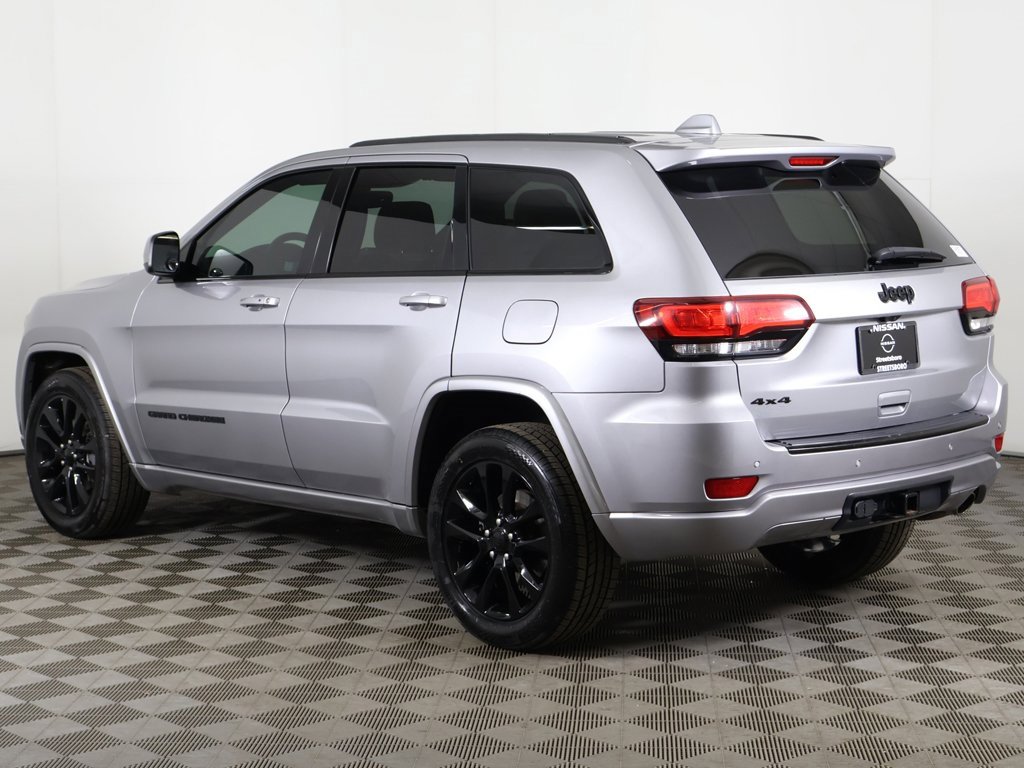Used 2017 Jeep Grand Cherokee Altitude image 8