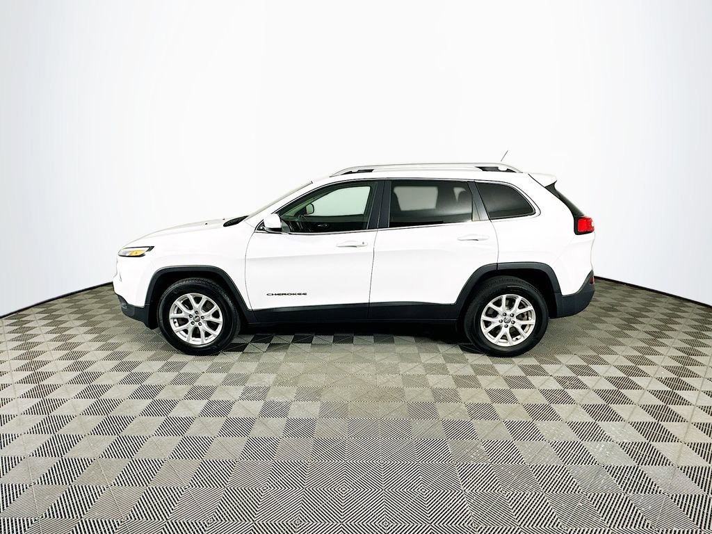 Certified 2016 Jeep Cherokee Latitude w/ Cold Weather Group AWD/4WD image 6