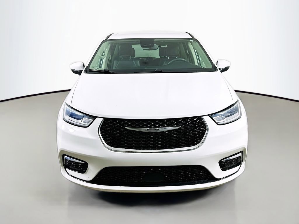 Used 2023 Chrysler Pacifica Touring-L video 2