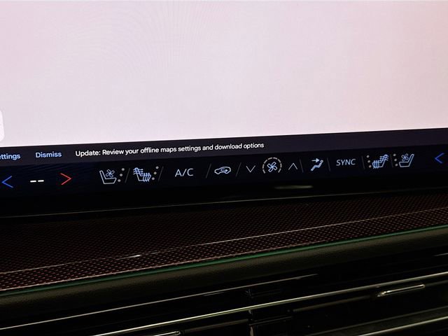 Used 2024 Chevrolet Traverse RS image 17