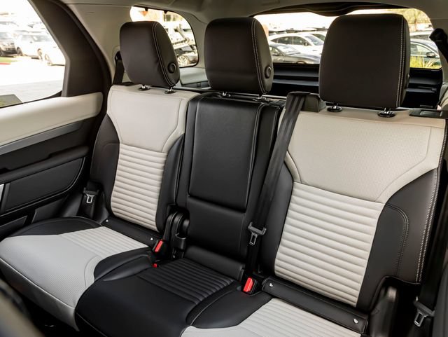 New 2026 Land Rover Discovery Limited Edition AWD/4WD image 27