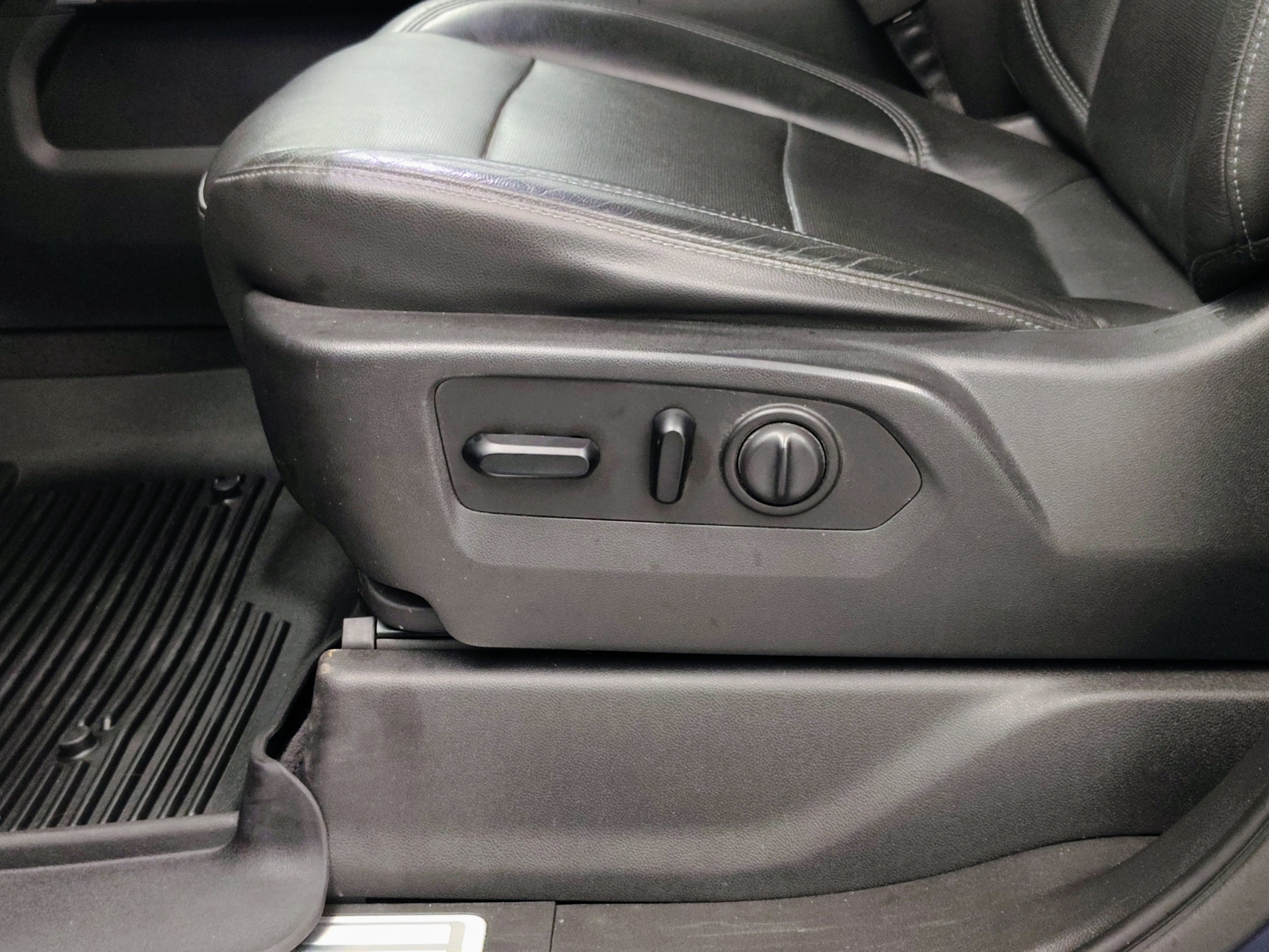 Used 2019 Chevrolet Silverado 1500 LTZ w/ LTZ Premium Package AWD/4WD image 26