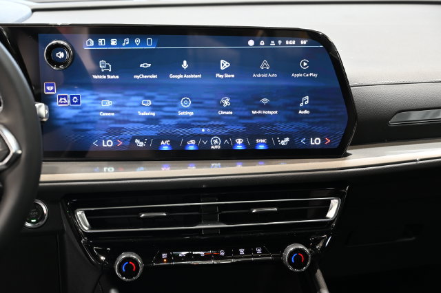 New 2027 Chevrolet Traverse LT w/ LPO, Floor Liner Package FWD image 15