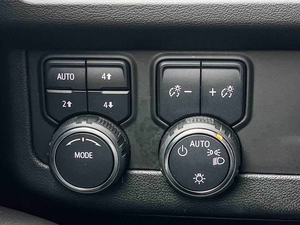 Used 2023 Chevrolet Suburban Premier image 51